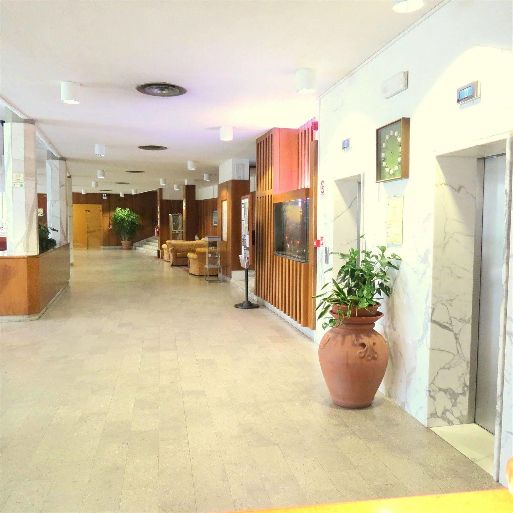Grand Hotel Golf Tirrenia Buitenkant foto