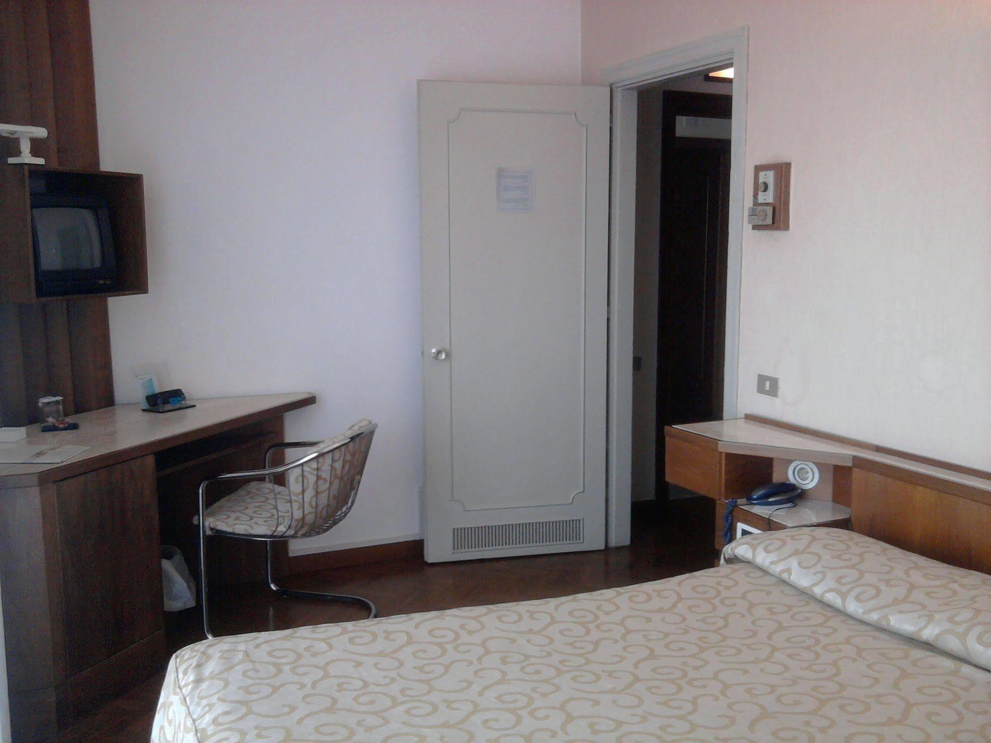 Grand Hotel Golf Tirrenia Buitenkant foto