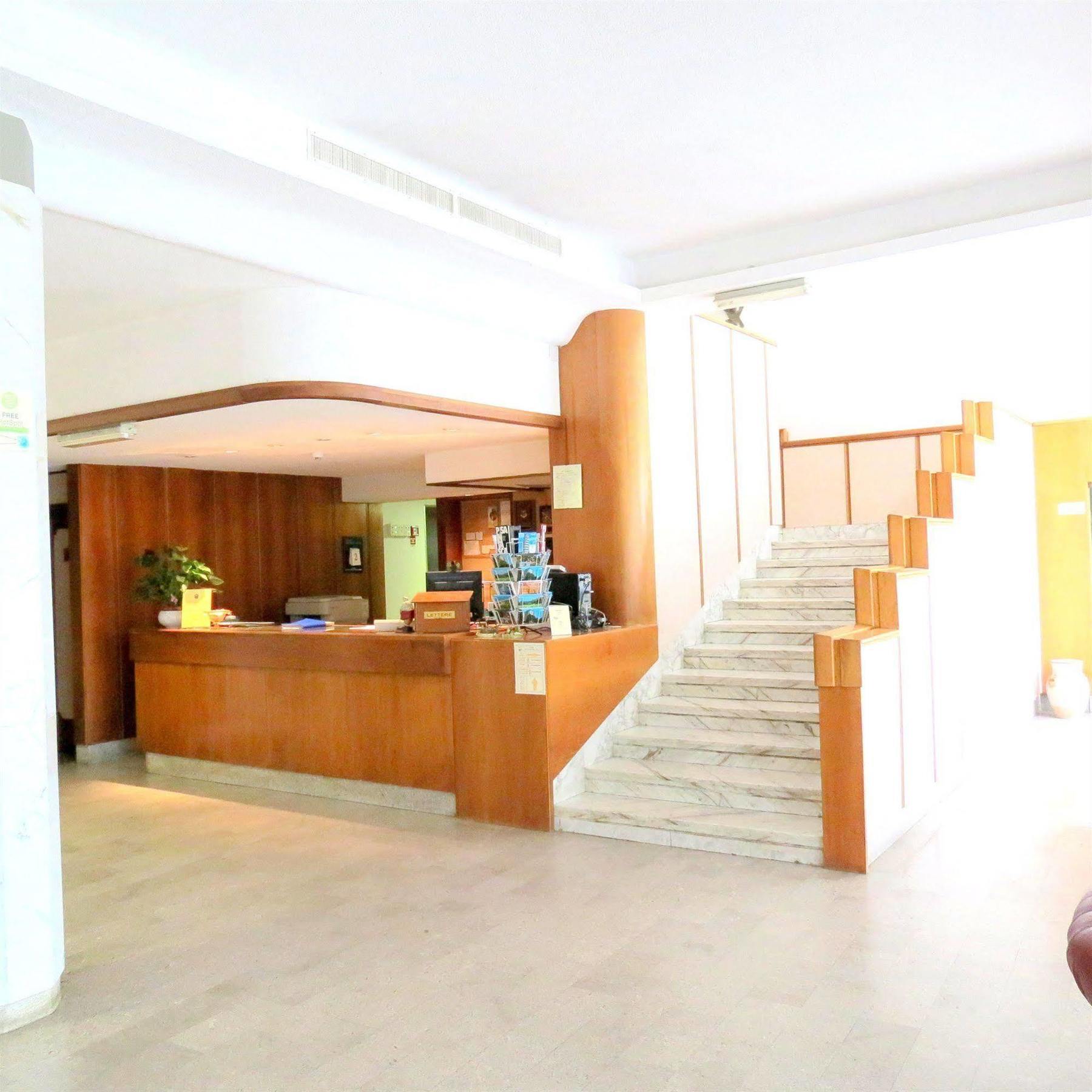 Grand Hotel Golf Tirrenia Buitenkant foto