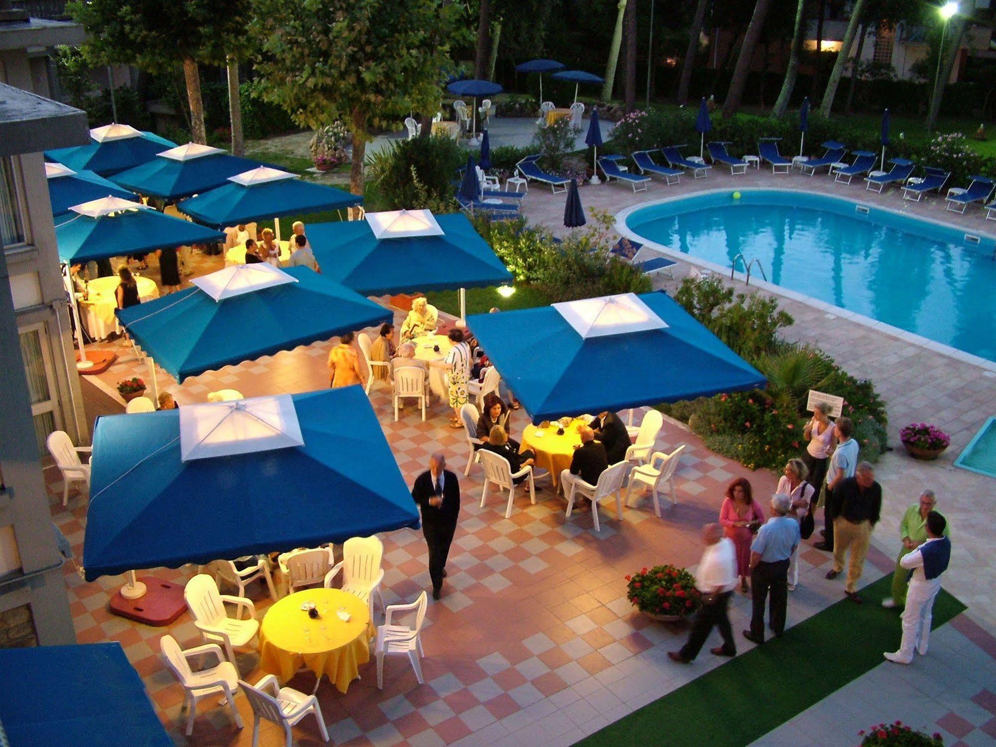 Grand Hotel Golf Tirrenia Buitenkant foto