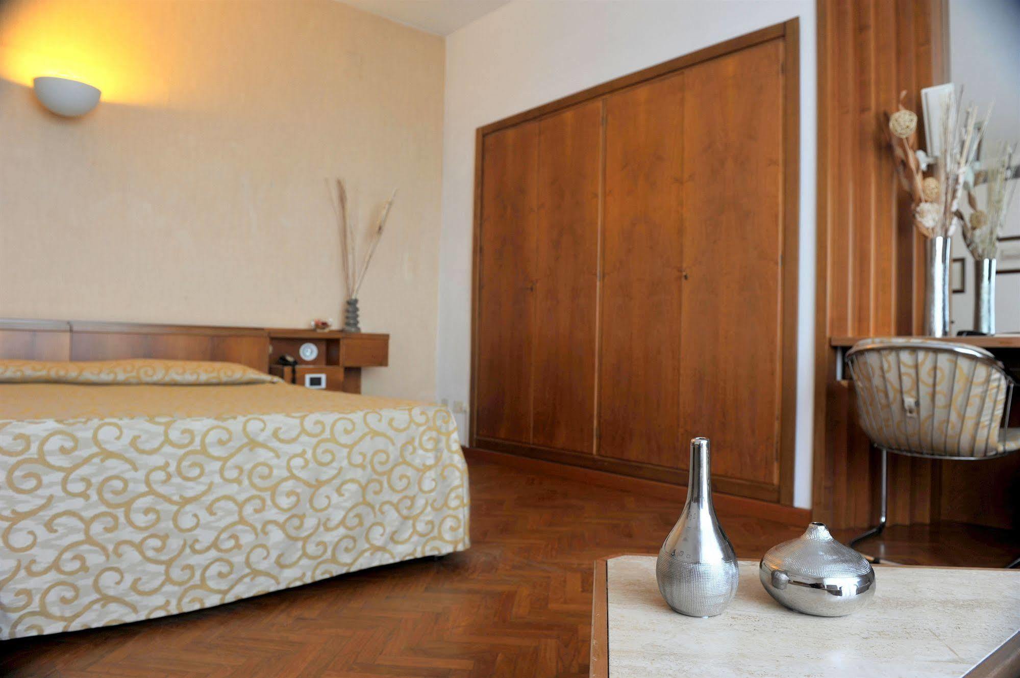 Grand Hotel Golf Tirrenia Buitenkant foto