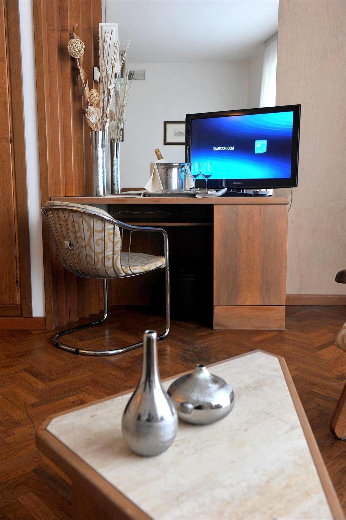 Grand Hotel Golf Tirrenia Buitenkant foto