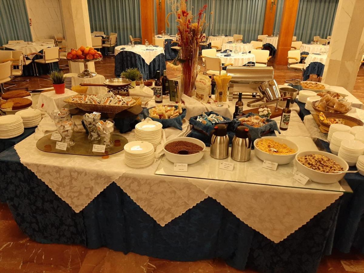 Grand Hotel Golf Tirrenia Buitenkant foto
